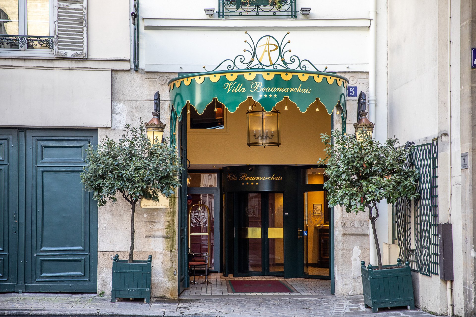 23/Facade/Contacter la Villa Beaumarchais - Hotel 4 proche Republique - Hotel Marais Paris.jpg